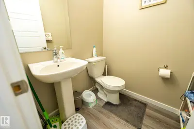 Interior photo 2 of #4 3710 ALLAN DR SW