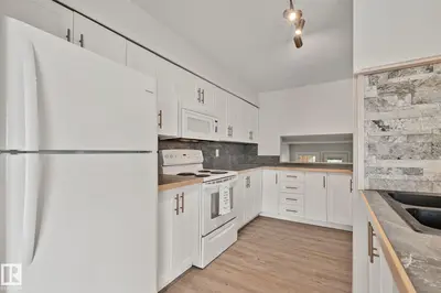 Interior photo 2 of 703 GRANDIN DR