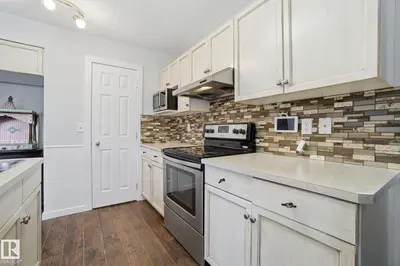 Interior photo 3 of 469 CRANBERRY WY