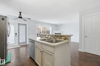 Interior photo 4 of 469 CRANBERRY WY