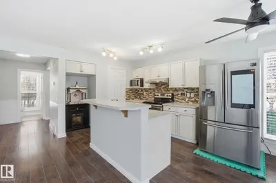 Interior photo 2 of 469 CRANBERRY WY