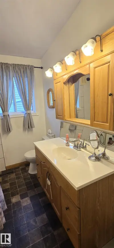 Interior photo 2 of 5304 49 ST