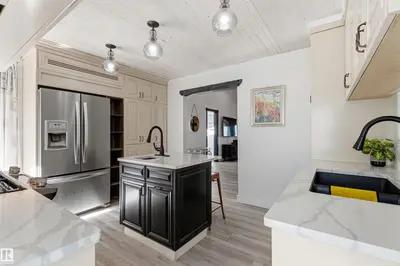 Interior photo 4 of 9 Gibbons Ave