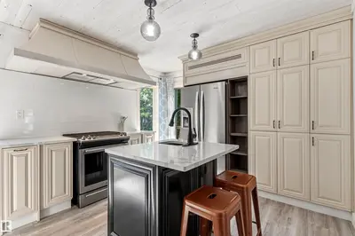 Interior photo 3 of 9 Gibbons Ave