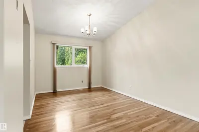 Interior photo 4 of 