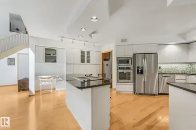 Interior photo 4 of 11822 91 AV NW
