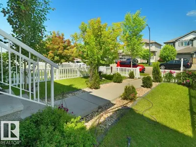 Interior photo 3 of 1419 27 AV NW