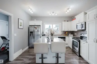 Interior photo 3 of 92 GREENBURY BV