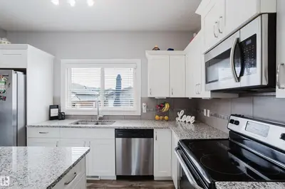 Interior photo 4 of 92 GREENBURY BV