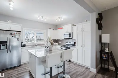 Interior photo 2 of 92 GREENBURY BV