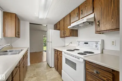 Interior photo 2 of 72 STIRLING RD NW