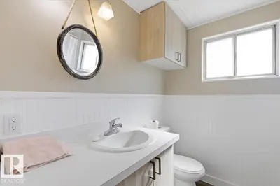 Interior photo 4 of 5108 44ave