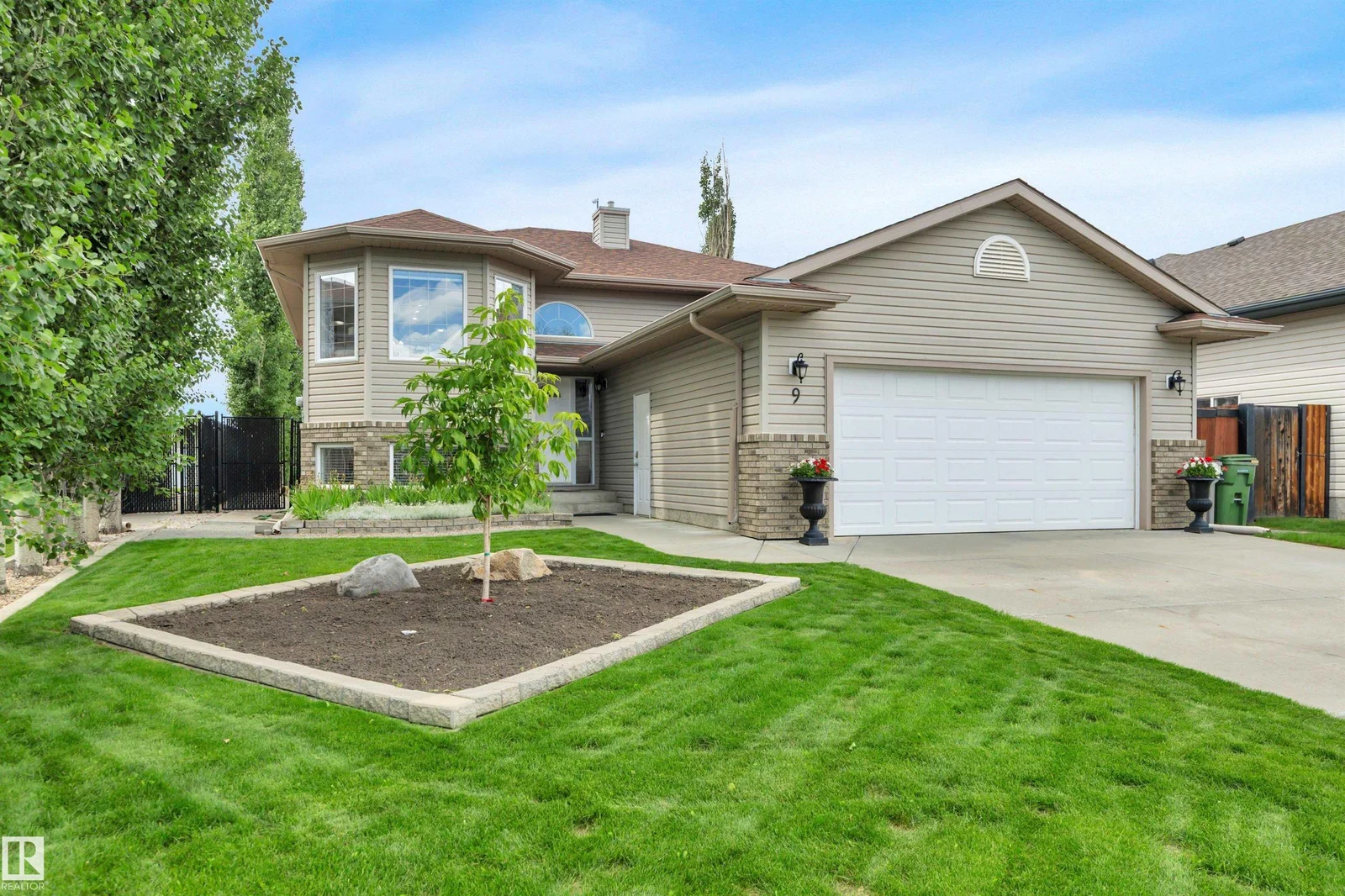 9 Westview DR, Calmar - 5 bedroom Detached Single Family for sale