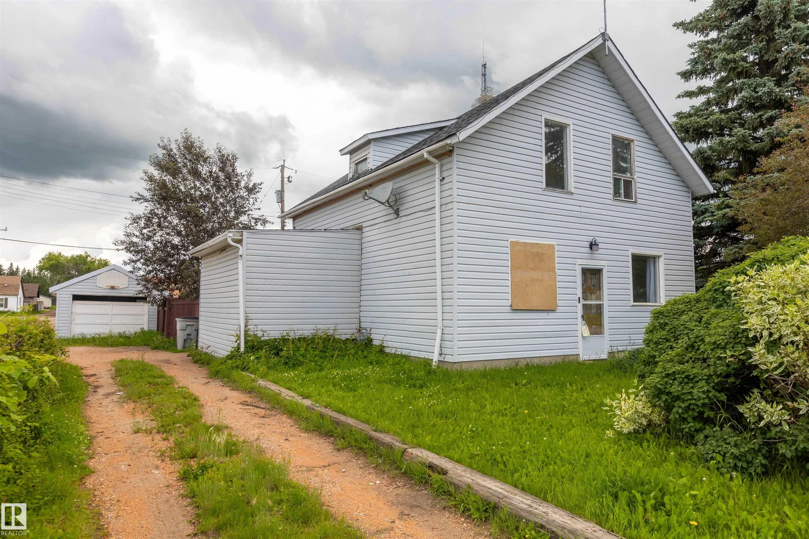 5016 49 ST, Legal - 3 bedroom Detached Single Family for sale