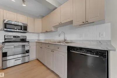 Interior photo 3 of 95 VENTURA ST