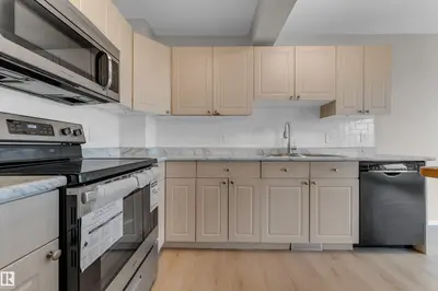 Interior photo 4 of 95 VENTURA ST