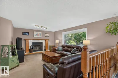 Interior photo 2 of 135 MEADOWVIEW DR