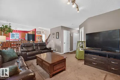 Interior photo 4 of 135 MEADOWVIEW DR