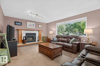 Interior photo 3 of 135 MEADOWVIEW DR