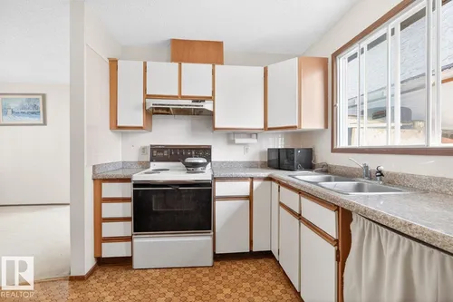 8317 157 AV NW, Edmonton - $315,000