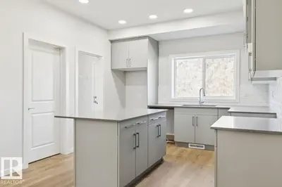 Interior photo 2 of 319 EDGEMONT DR NW