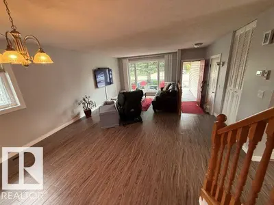 Interior photo 1 of 4118 46 ST