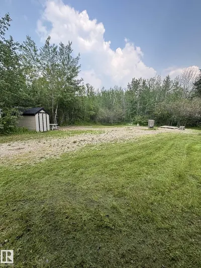 Interior photo 3 of 567 12002 Twp Rd 605a