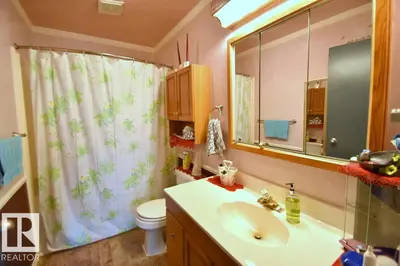 Interior photo 4 of 618 Churchill Park Road