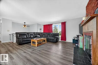 Interior photo 4 of 5215 50 AV