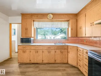 Interior photo 3 of 12418 125 ST NW