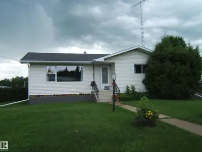 Interior photo 1 of 4337 48A ST