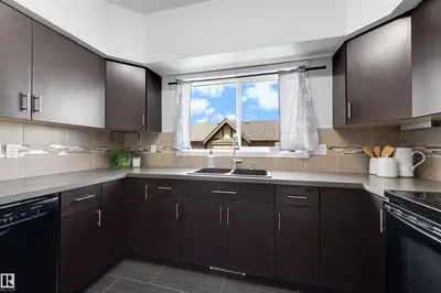 Interior photo 4 of 1522 CHAPMAN WY SW
