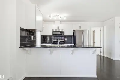 Interior photo 4 of #435 5515 7 AV SW