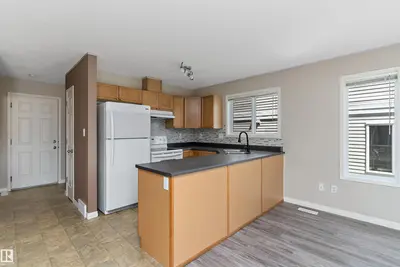 Interior photo 2 of #56 130 HYNDMAN CR NW
