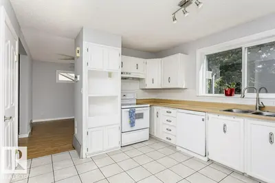 Interior photo 4 of 5510 92C AV NW