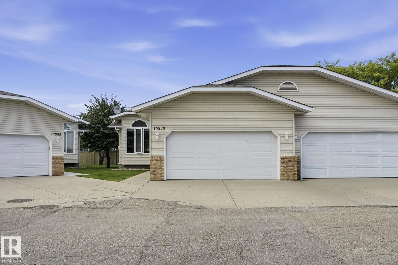 10840 25 AV NW, Edmonton - 4 bedroom Duplex for sale
