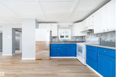 Interior photo 2 of 5302 54 AV