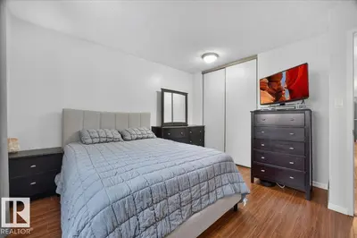 Interior photo 4 of 3135 49A ST NW