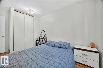 Interior photo 3 of 3135 49A ST NW