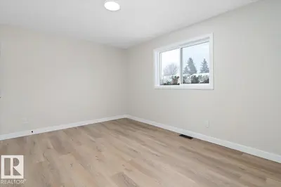 Interior photo 4 of 5032 55 AV