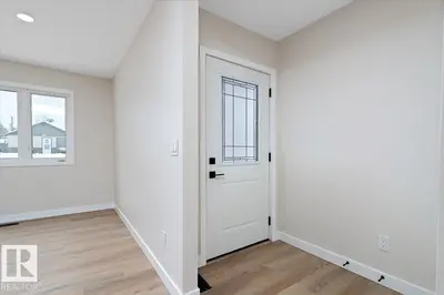 Interior photo 1 of 5032 55 AV