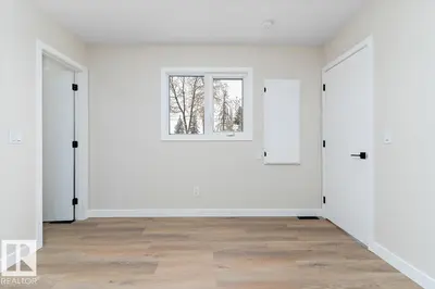 Interior photo 3 of 5032 55 AV