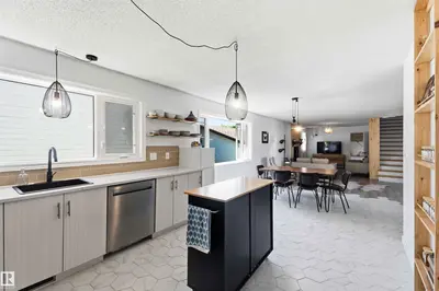 Interior photo 2 of 4335 53 AV