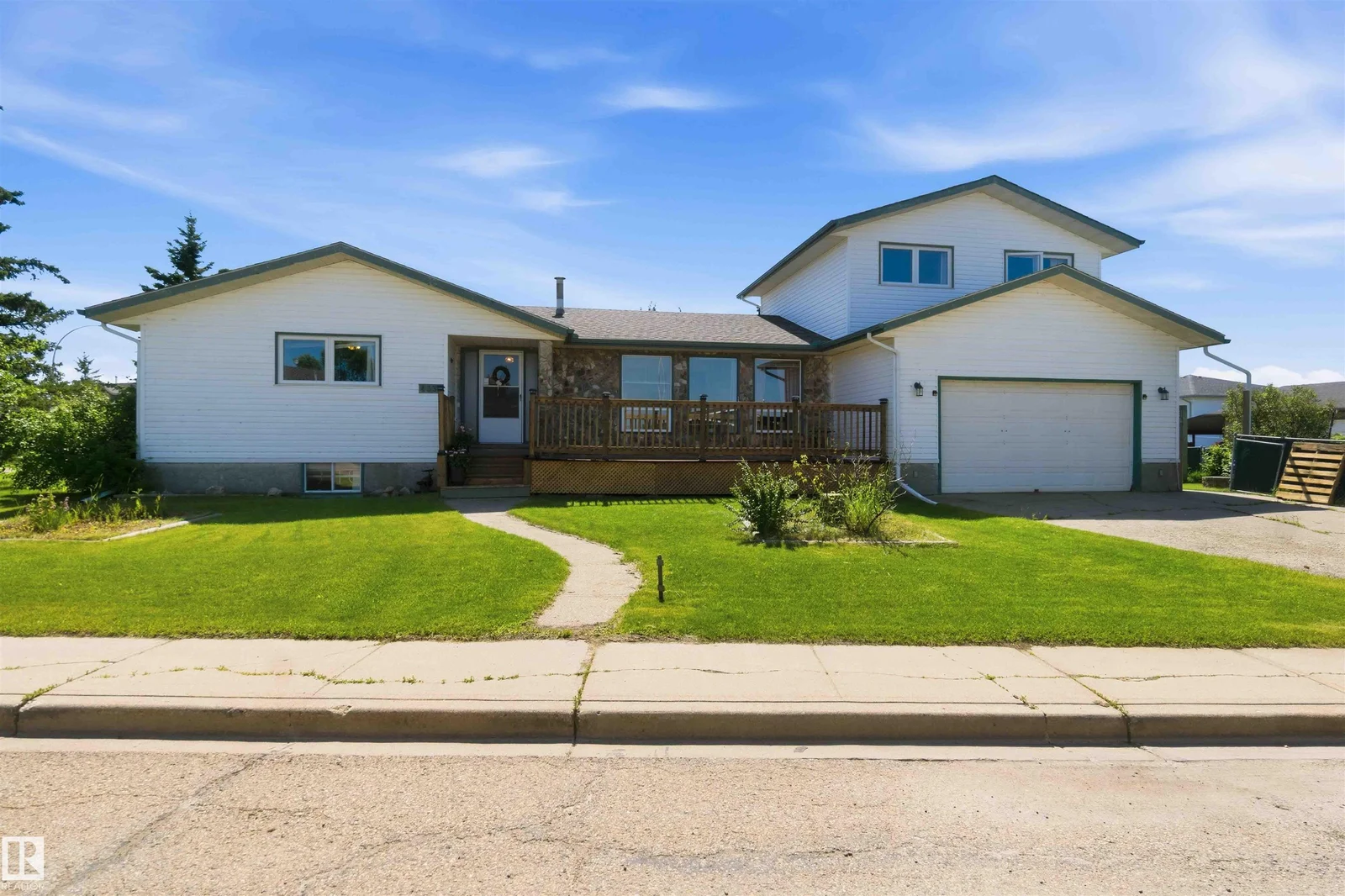 4335 53 AV, Tofield - 6 bedroom Detached Single Family for sale