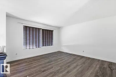 Interior photo 1 of 4507 46 AV