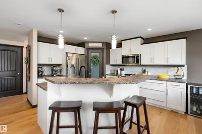 Interior photo 3 of 12 Henderson BA