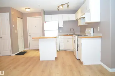 Interior photo 4 of 