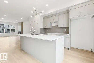 Interior photo 4 of 7524 KLAPSTEIN LINK LI SW
