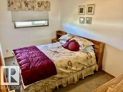 Interior photo 3 of 5817 52 ST