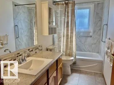Interior photo 4 of 5817 52 ST